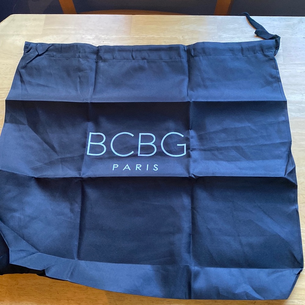 20x22” BCBG dust bag like new